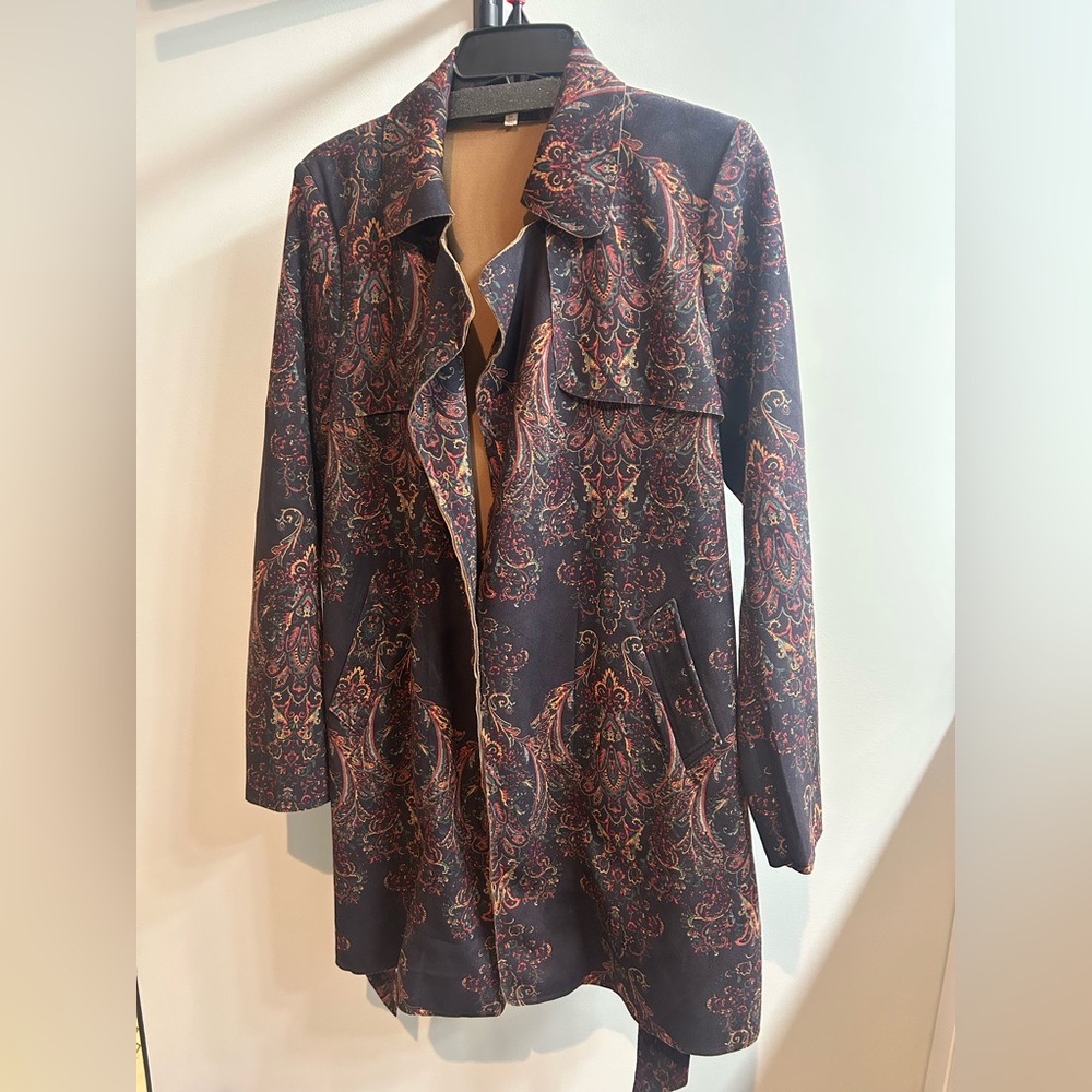 Elegant Paisley Women's Blazer/Coat